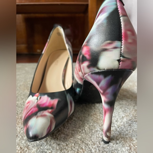 Nine West Floral design high heels - Picture 2 of 6